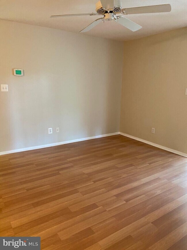 Building Photo - 310 Canterbury Rd