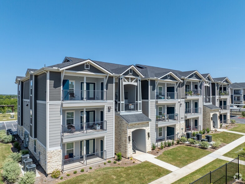 Building Photo - Vantage at McKinney Falls