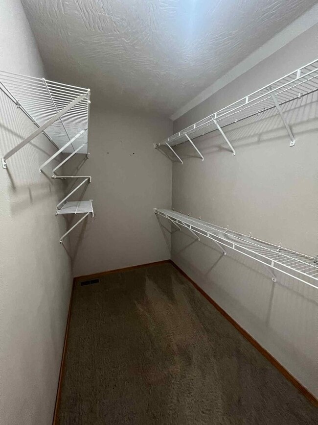 Building Photo - CARTHAGE: BEAUTIFUL 2,864 SQFT 5 BEDROOM /...