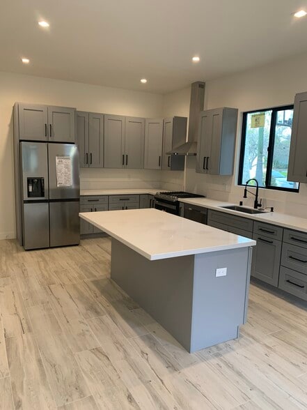 Building Photo - 20344 Lorne St