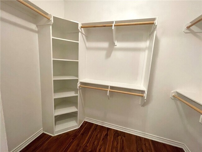 Building Photo - 1915 Dartmouth St