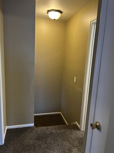 Building Photo - 800 N Main St