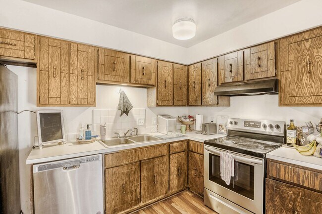 Building Photo - Spacious Cul-de-Sac Home Near CSU