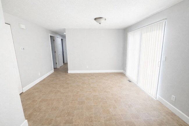 Building Photo - New carpet, kitchen, appliances, paint! Great neighborhood.