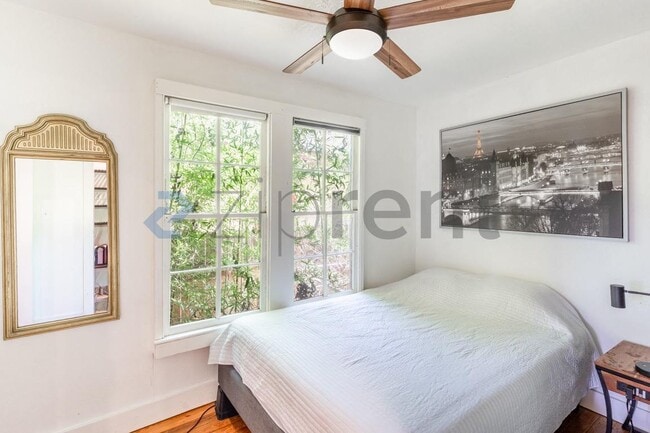 Building Photo - Unit A