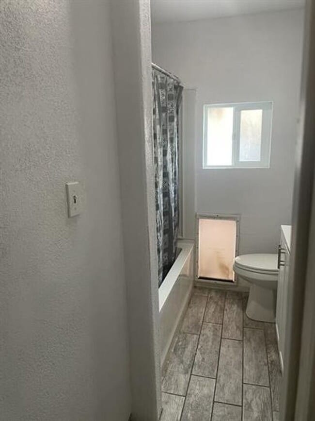 Building Photo - Cute 2 Bedroom Cottage.  Minutes to UofA