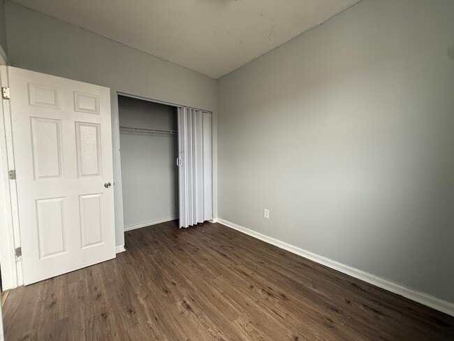 Building Photo - 132 Locust St