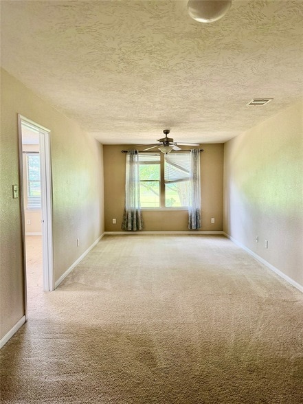 Building Photo - 16010 Limestone Lake Dr