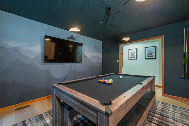 Building Photo - 41 Little Forest Dr