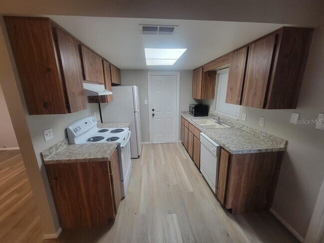 Building Photo - 1305 Calamondin Dr