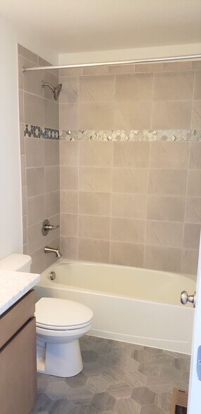 2nd Floor - Bathroom - 5309 Snowy Egret Grv