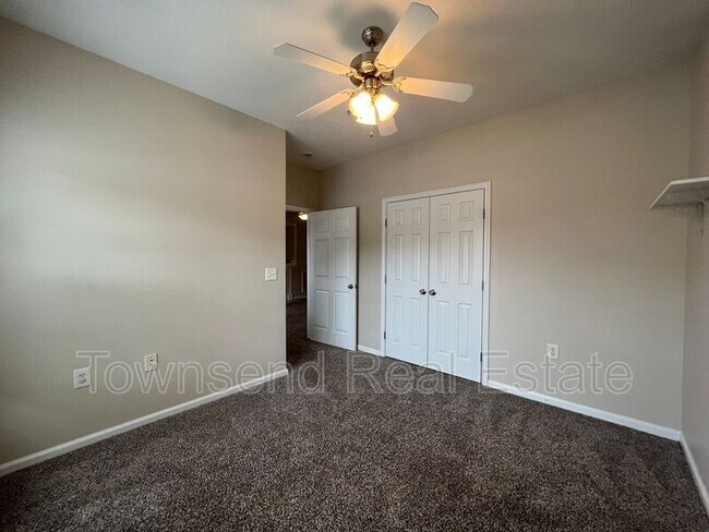 Building Photo - 621 Marshtree Ln