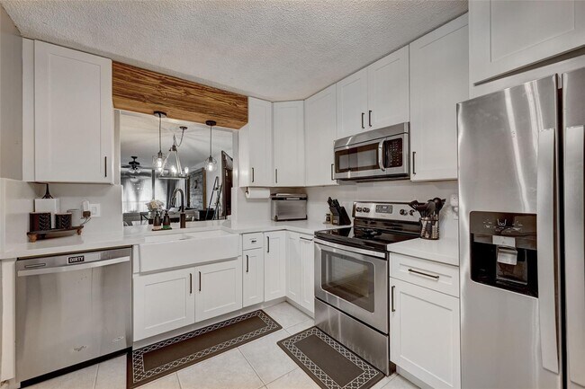 Building Photo - 8592 W Sunrise Blvd