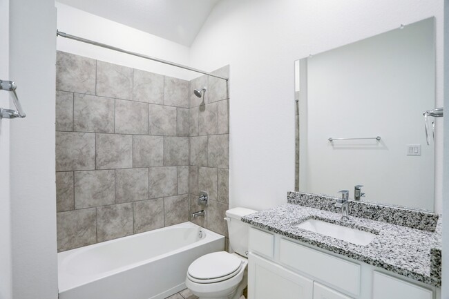 Building Photo - 3003 Lago Costa Dr