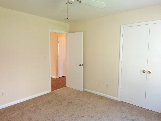 Building Photo - Coronet4636