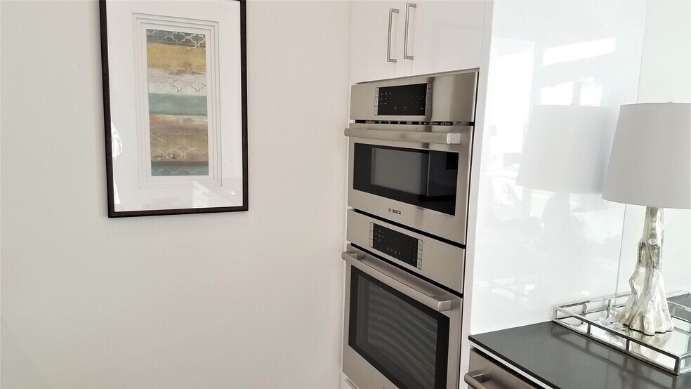 Building Photo - 301 West Ave.