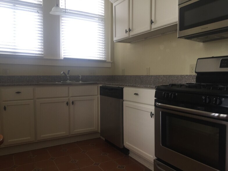 Building Photo - 920 Scott St