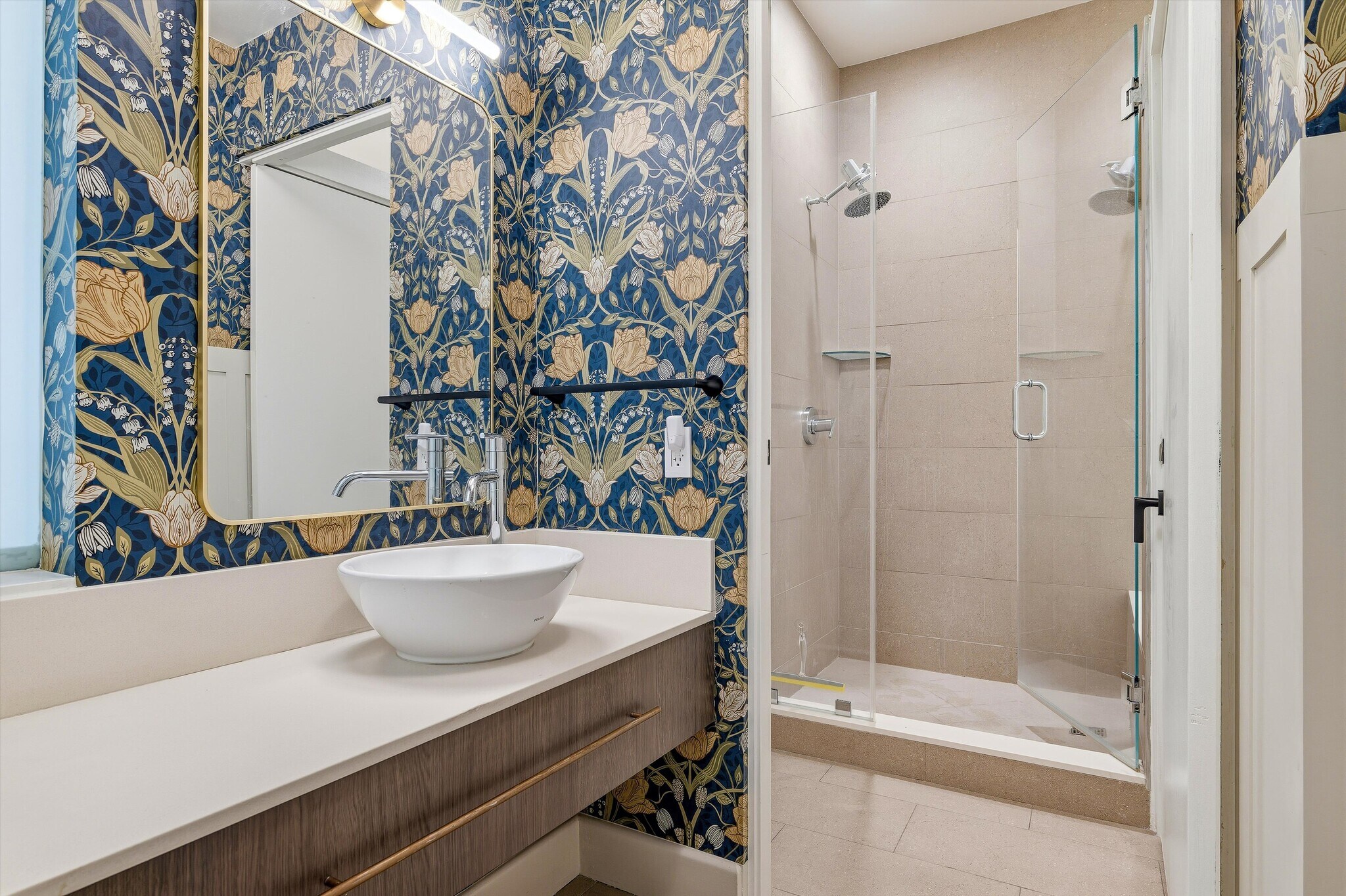 Building Photo - 1250 N Harper Ave