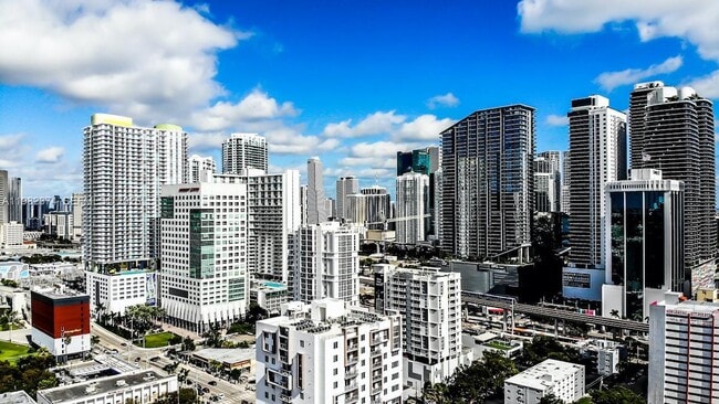 Building Photo - 1010 SW 2nd Ave