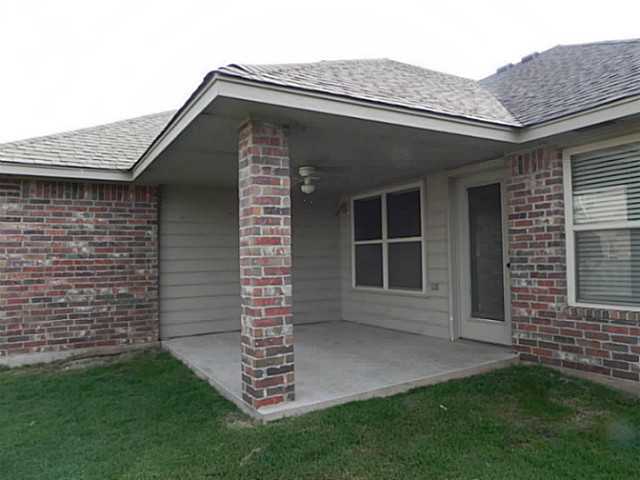Building Photo - 3 bedrooms + 2 bathrooms + Study + Edmond ...