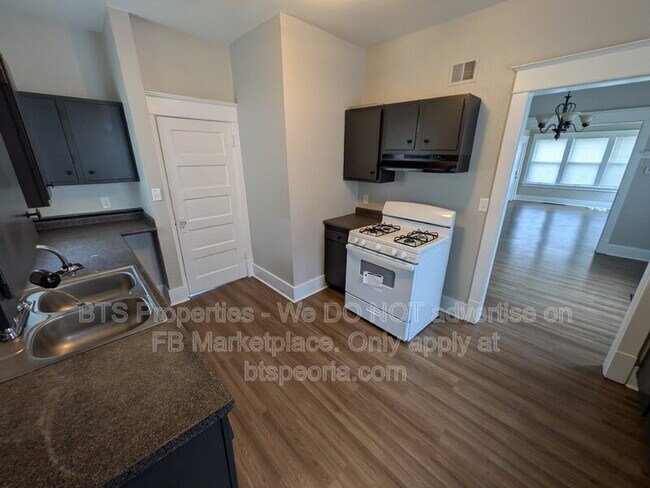Building Photo - 608 W Loucks Ave