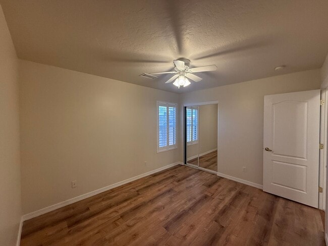 Building Photo - 3 Bedroom 2 Bathroom Home