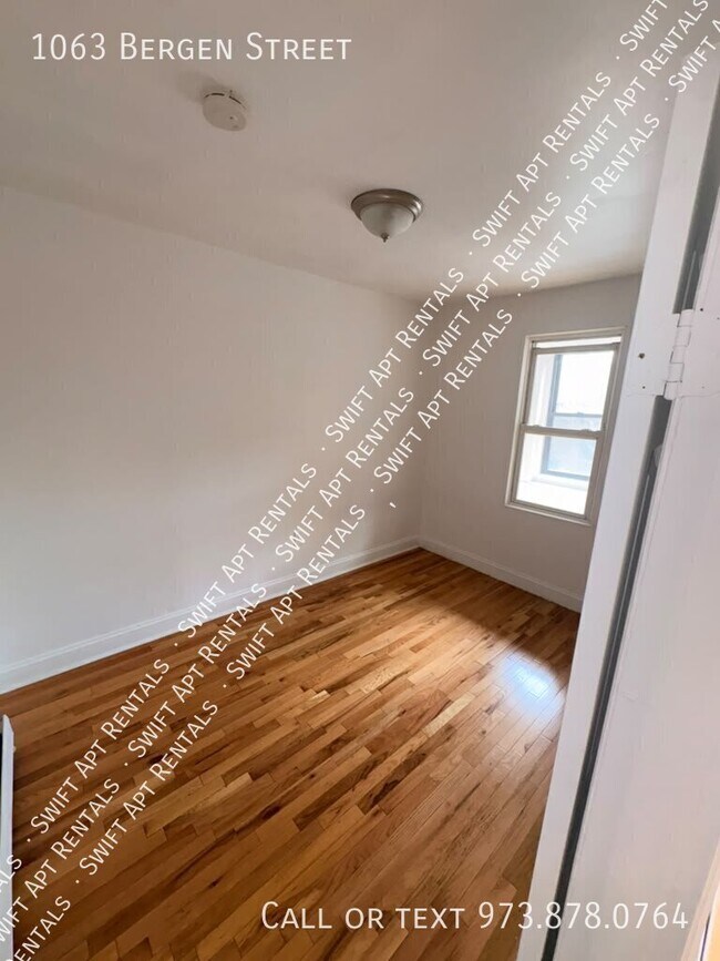 Building Photo - 1063 Bergen St