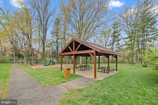 Building Photo - 8640 Dellway Ln