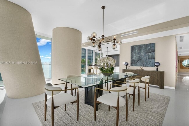 Building Photo - 300 Biscayne Blvd Way