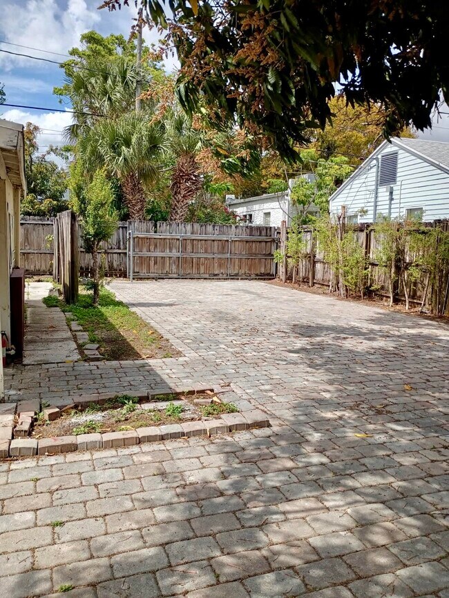 Building Photo - 205 S Federal Hwy