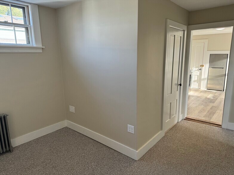 Lots of natural light - 35 Lincoln Ave