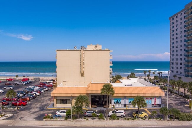 Building Photo - Cozy Studio on the Beach in Daytona Beach Shores