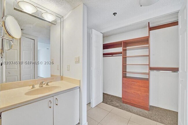 Building Photo - 20505 E Country Club Dr