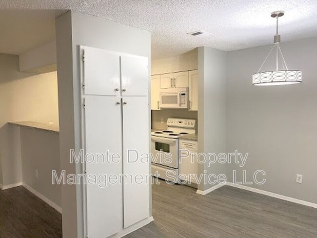 Building Photo - 11800 Alpheus Ave