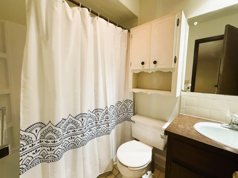 Building Photo - 1330 N Perry Ave