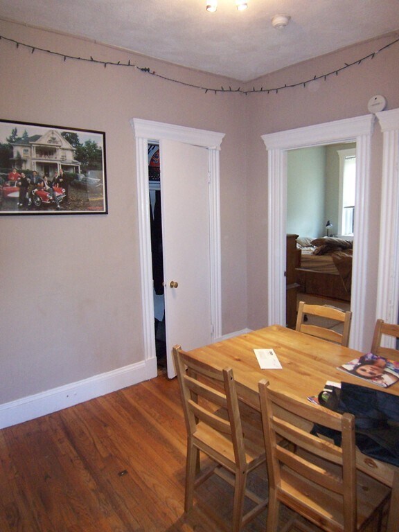 Building Photo - 61 Park Dr