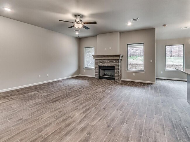 Building Photo - 600 Mirano Ln