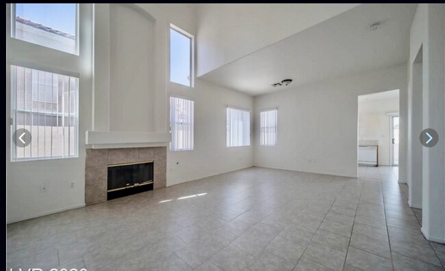 Building Photo - 2420 Silver Shadow Dr