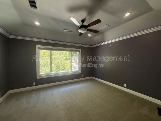 Building Photo - 911 Rawhide Pl