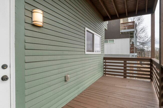 Building Photo - 315 N Summit St