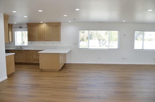 Building Photo - 3605 W 181st St