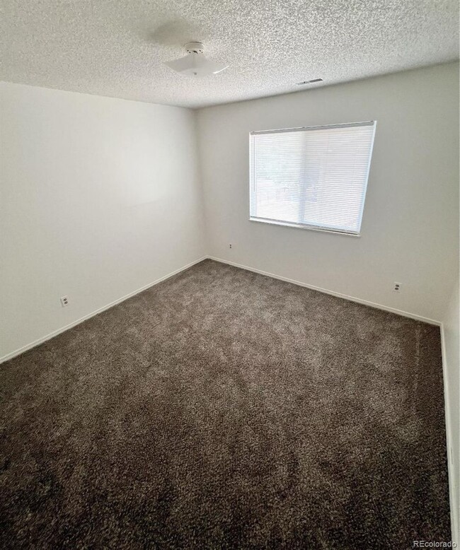 Building Photo - Recently Renovated 2 bed/1 bath Condo in C...