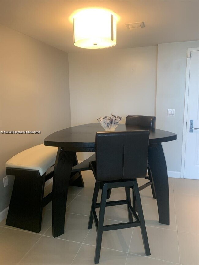 Building Photo - 480 Hibiscus St