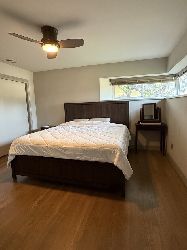 Building Photo - 141 W Twain Ave