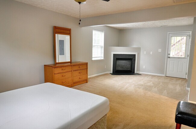 Building Photo - 2807 Bombay Dr