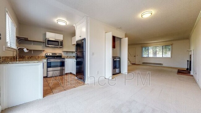 Building Photo - 221 College View Dr