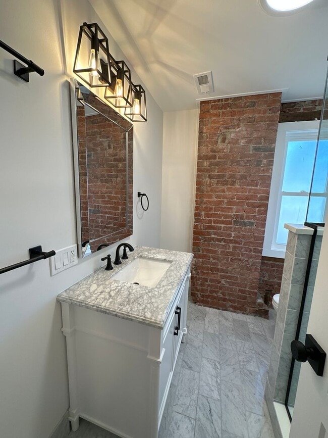 Building Photo - Dennison Ave 866-868 CR