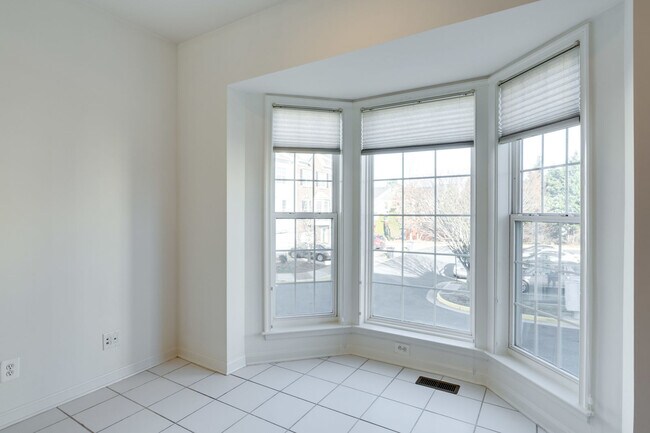 Building Photo - 6327 Dunn Ct