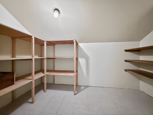 Building Photo - 16711 NE 18th St