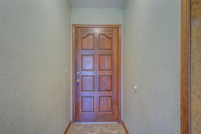 Building Photo - 2109 Shamrock Dr